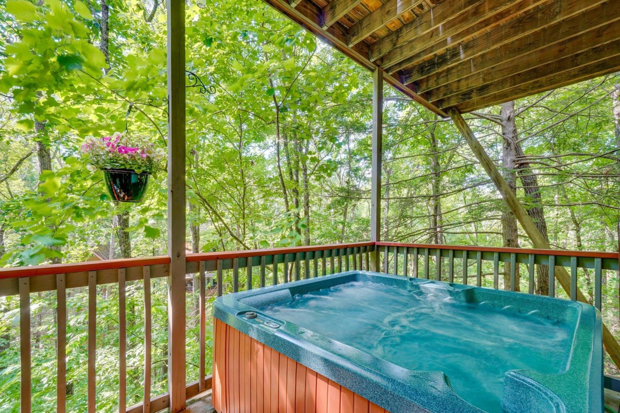 Smoky Mountain Cabin With Deck And Hot Tub! พิเจนฟอร์จ ภายนอก รูปภาพ